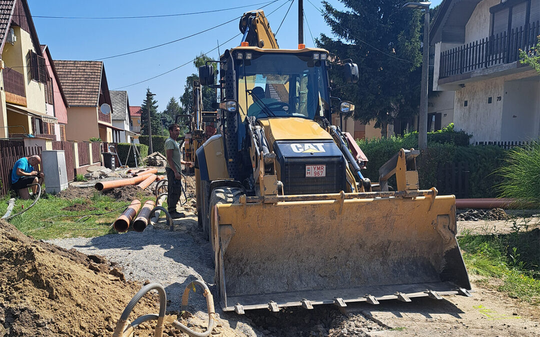 Folyamatban a szennyvízfejlesztési munkálatok Tamásiban, Páriban és Nagykónyiban